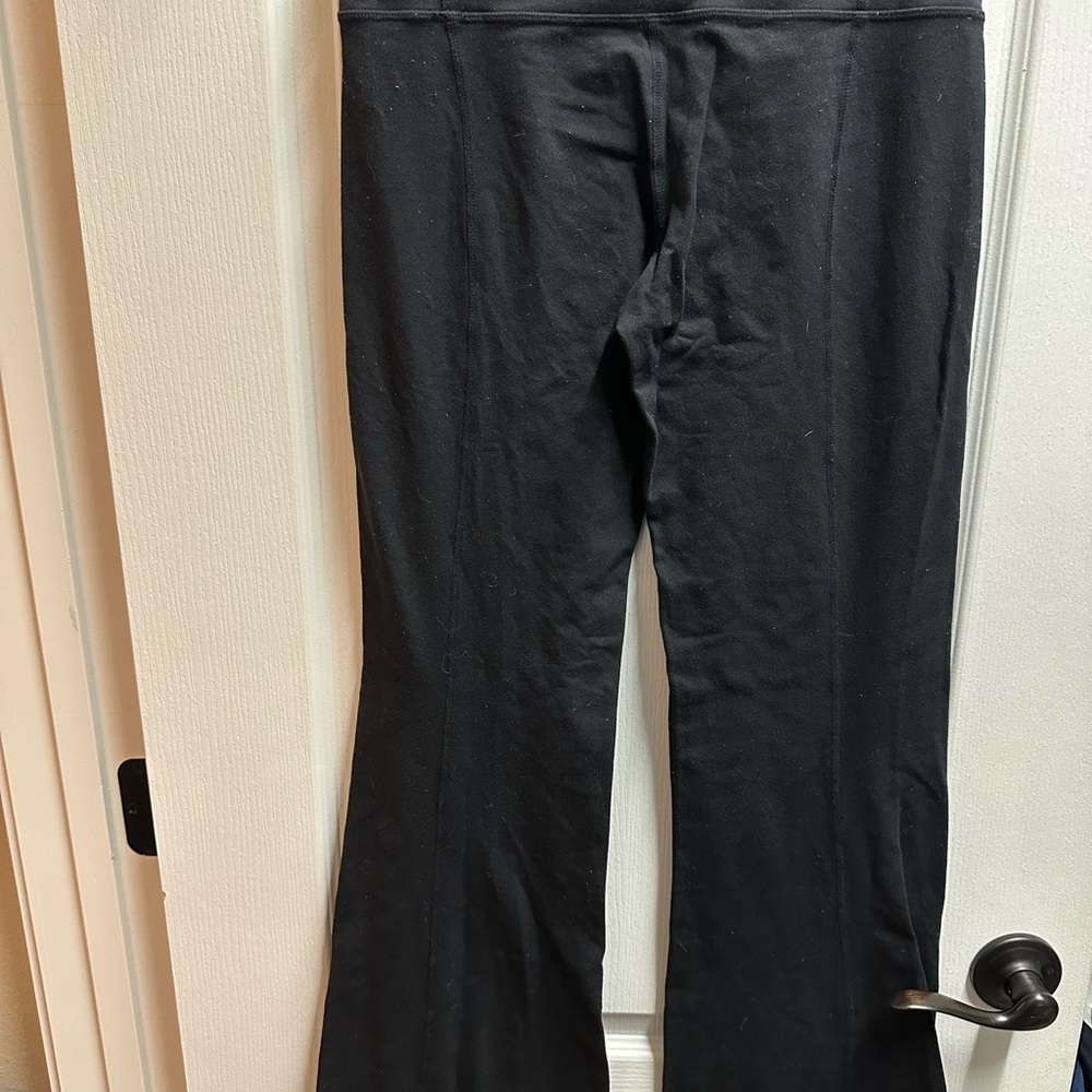 Athleta Women's Black Flared Capri pants size 14/ NWOT A220